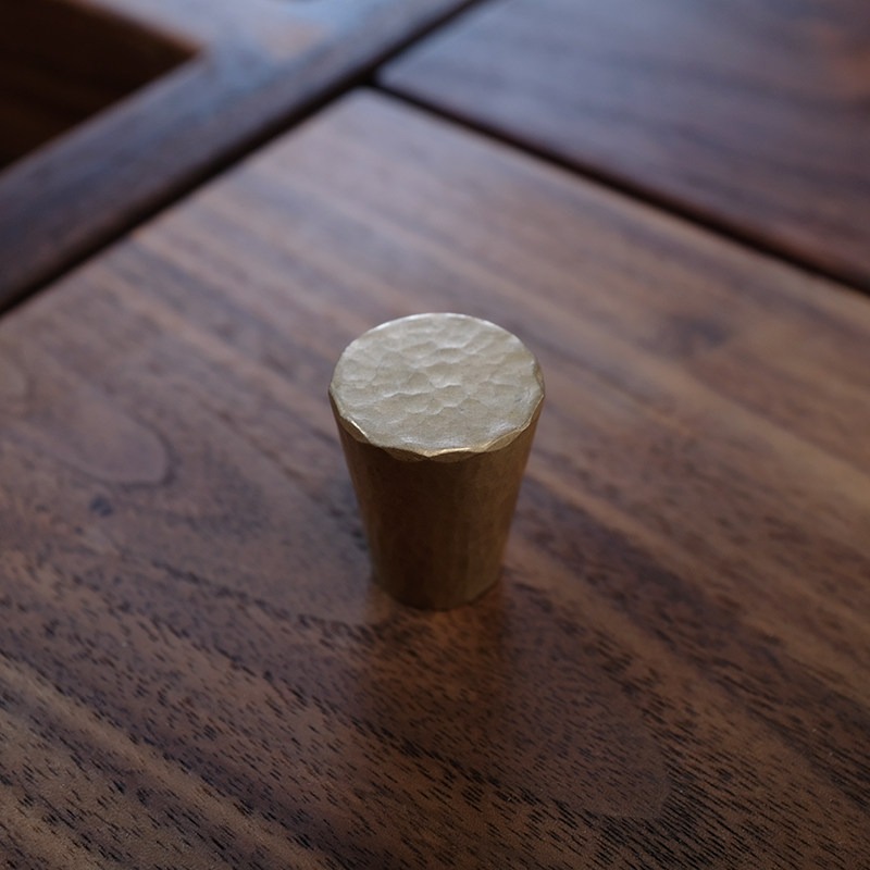 Tirador de un solo orificio de - Furniture Grade Hardware reseña y precio