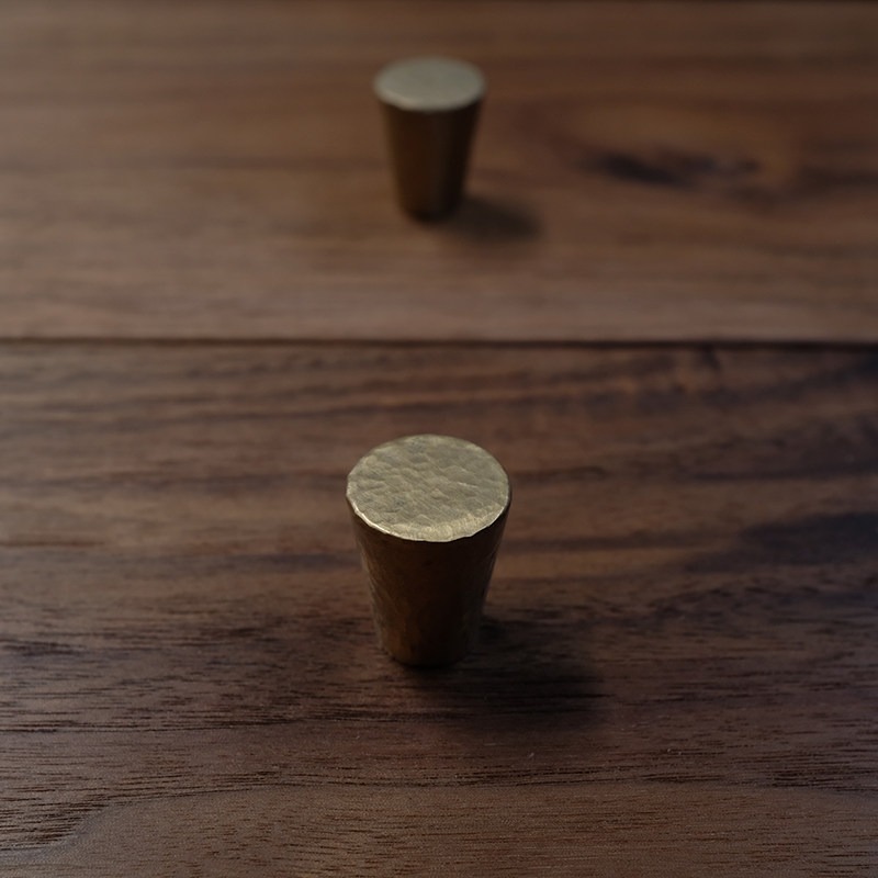 Tirador de un solo orificio de - Furniture Grade Hardware reseña y precio